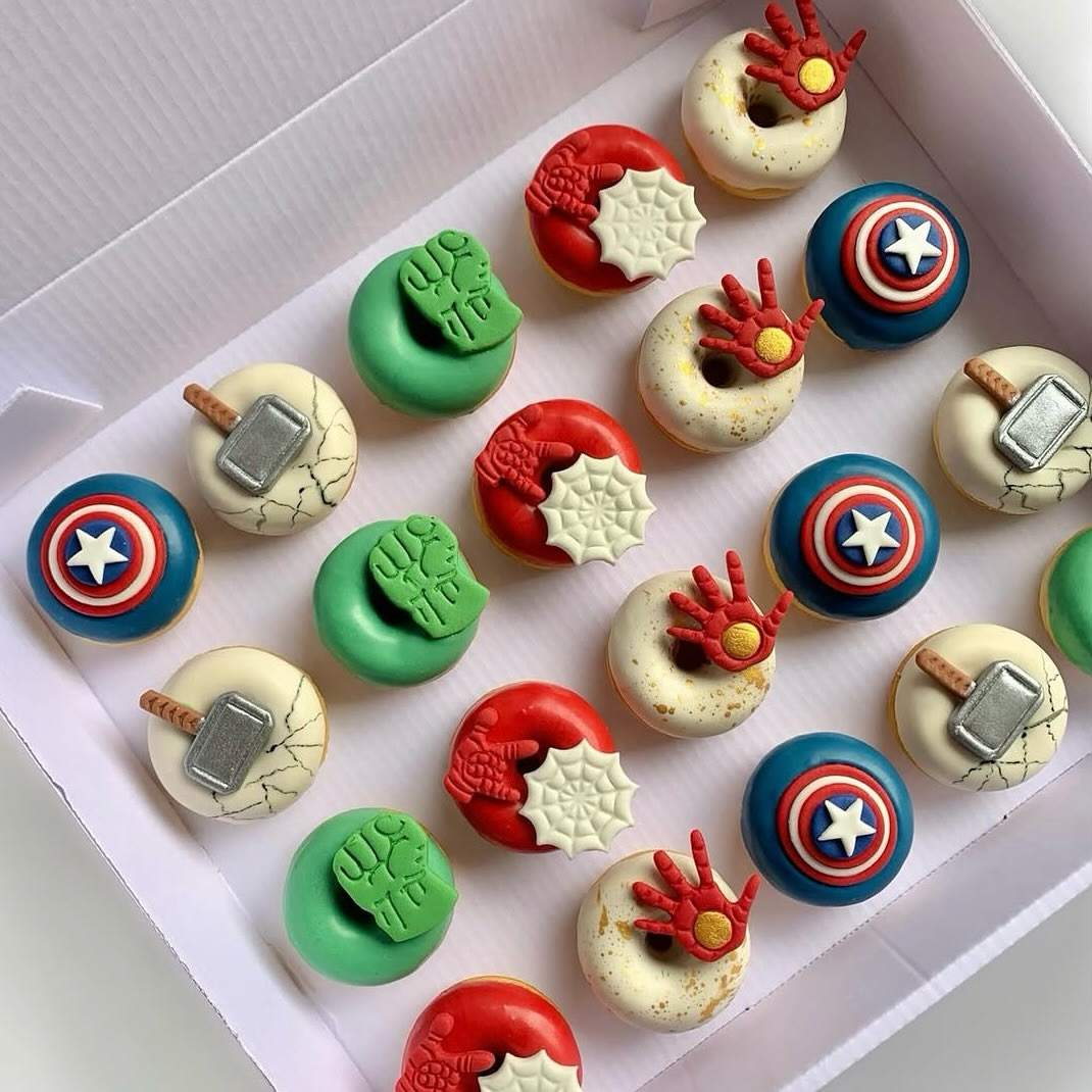 Mini donuts personalizados — Heróis Reunidos